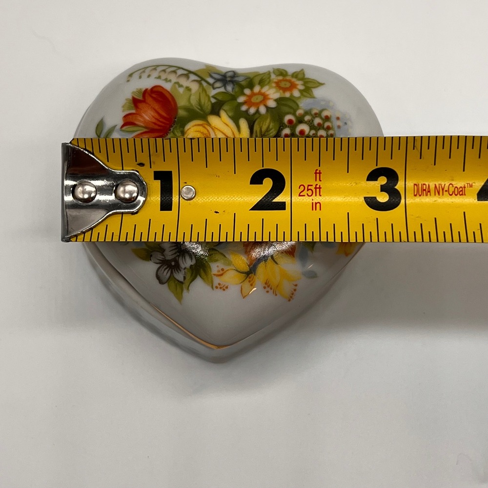 Vintage Heart Shaped Porcelain Trinket Box Floral Rose Gold Trim Scalloped Base - Picture 16 of 16
